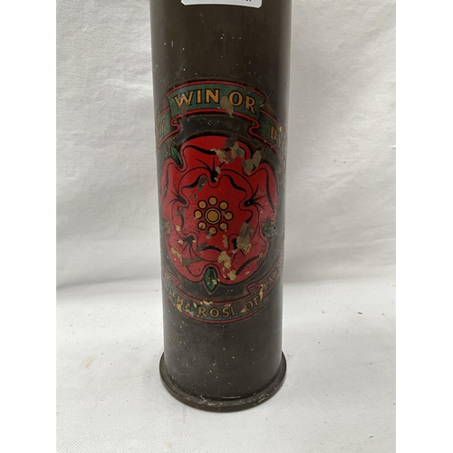 112 - 1942 SECOND WORLD WAR BRASS SHELL WITH LANCASTER ROSE DECORATION H 17