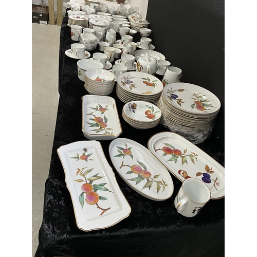 115 - 3 BOXES OF ROYAL WORCESTER EVESHAM PATTERN DINNERWARE