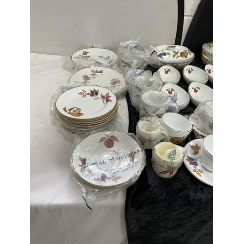 115 - 3 BOXES OF ROYAL WORCESTER EVESHAM PATTERN DINNERWARE