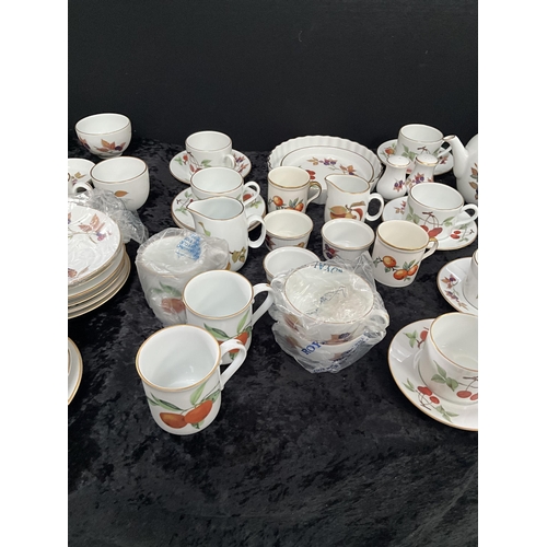 115 - 3 BOXES OF ROYAL WORCESTER EVESHAM PATTERN DINNERWARE