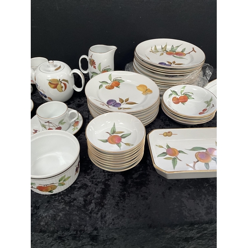 115 - 3 BOXES OF ROYAL WORCESTER EVESHAM PATTERN DINNERWARE