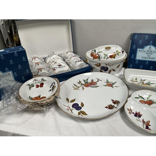 118 - 2 BOXES OF ROYAL WORCESTER EVESHAM PATTERN OVEN TO TABLE WARE BOXED ITEMS