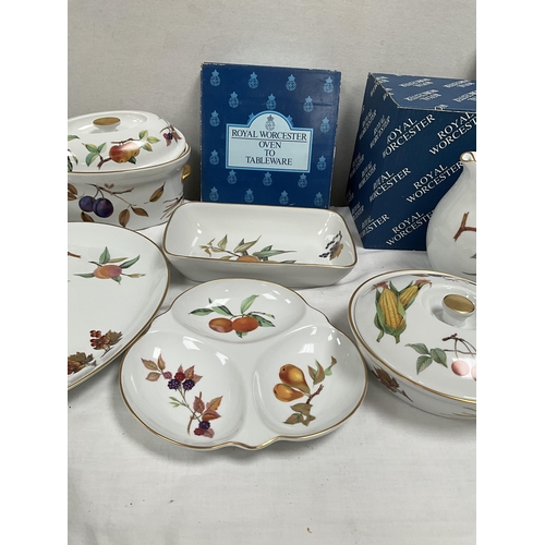 118 - 2 BOXES OF ROYAL WORCESTER EVESHAM PATTERN OVEN TO TABLE WARE BOXED ITEMS