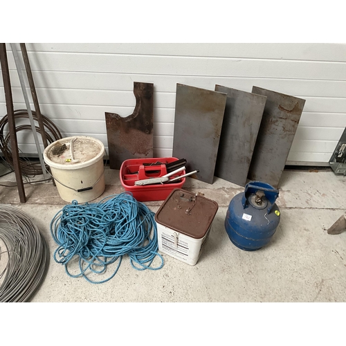 125 - QTY OF WIRE, COPPER PIPE, GAS BOTTLES ETC