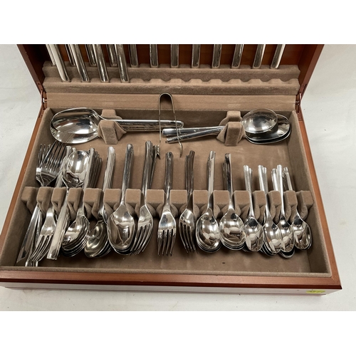 132 - HEIRLOOM LTD COLLECTION BY ONEIDA BOXED CANTEEN OF CUTLERY - INCOMPLETE APPROX 79 PIECES 18 X 12