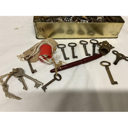 194 - TIN OF OLD KEYS ETC