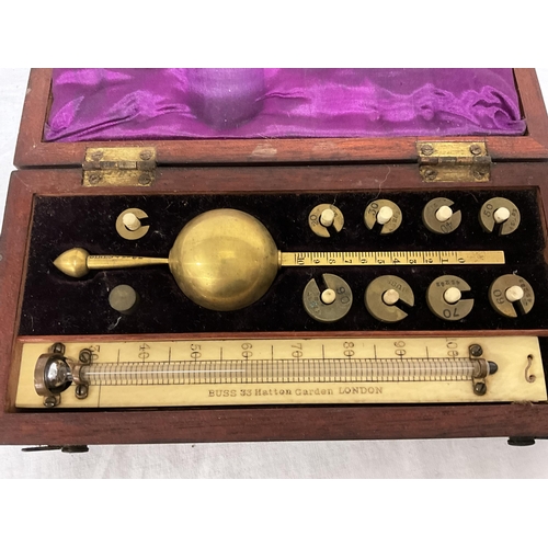 206 - SIKES HYDROMETER 33 HATTON GARDEN LONDON PRESENTED IN MAHOGANY BOX