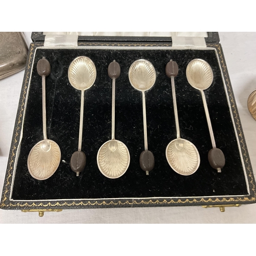 220 - CASED SET OF HALLMARKED SILVER BERRY SPOONS BIRMINGHAM HALLMARKED 49G, 5 SILVER NAPKIN  RINGS BIRMIN... 