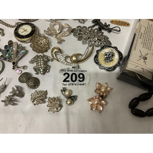 209 - QTY OF COSTUME JEWELLERY TO INCLUDE NECKLACES, BROOCHES, FOB WATCH, PENDANTS ETC