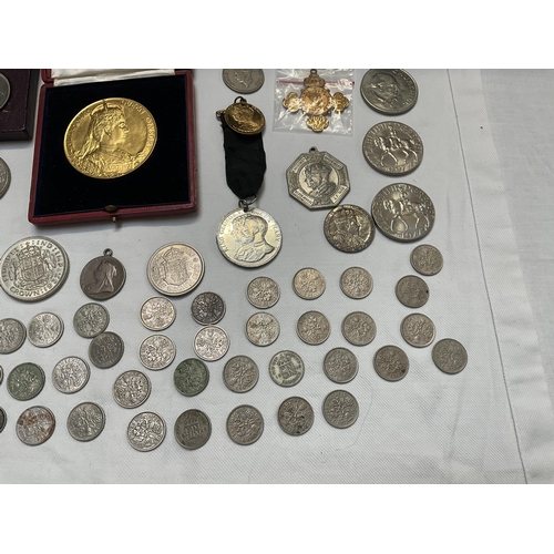 245 - LARGE QTY OF CASED COMMEMORATIVE COINS, 1902 CORONATION MEDAL 2 FESTIVAL OF BRITAIN 1951 COINS ETC