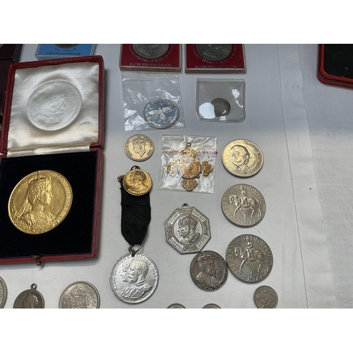 245 - LARGE QTY OF CASED COMMEMORATIVE COINS, 1902 CORONATION MEDAL 2 FESTIVAL OF BRITAIN 1951 COINS ETC