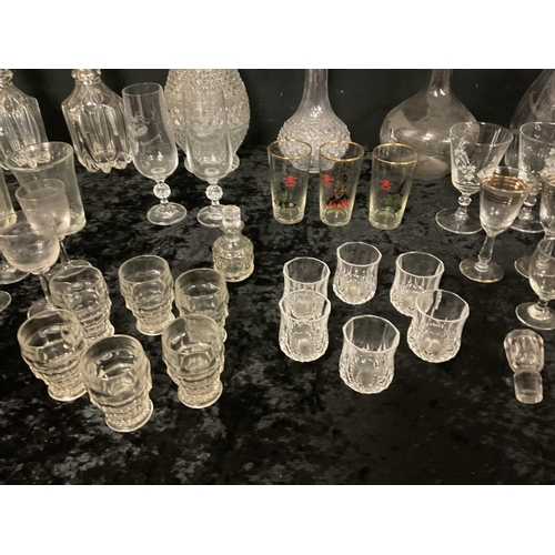 289 - BOX OF GLASSWARE TO INCLUDE DECANTERS, CLARET JUG ETC