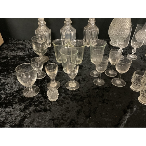 289 - BOX OF GLASSWARE TO INCLUDE DECANTERS, CLARET JUG ETC