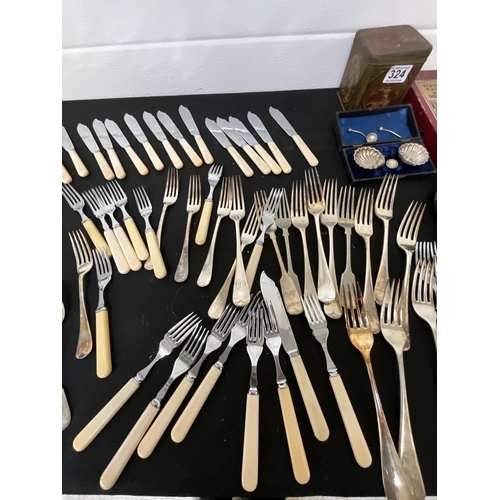 324 - BOX OF CUTLERY TO INCLUDE VINTAGE AND VICTORIAN BOXED SETS ETC