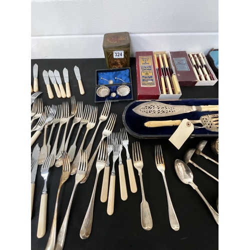 324 - BOX OF CUTLERY TO INCLUDE VINTAGE AND VICTORIAN BOXED SETS ETC