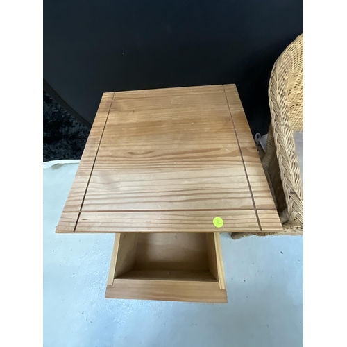 326 - MEXICAN PINE LAMP TABLE WITH DRAWER H 21