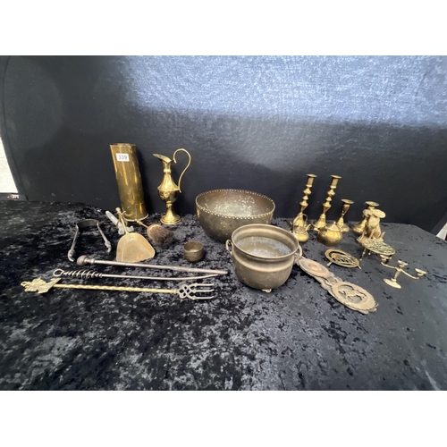 339 - BOX OF BRASSWARE TO INCLUDE INDIAN BRASS BOWL DIA 11