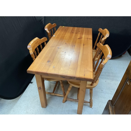 455 - MODERN PINE KITCHEN TABLE AND 4 MATCHING CHAIRS H 29