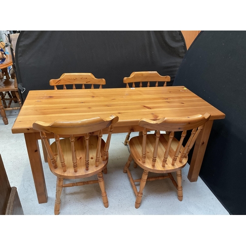 455 - MODERN PINE KITCHEN TABLE AND 4 MATCHING CHAIRS H 29