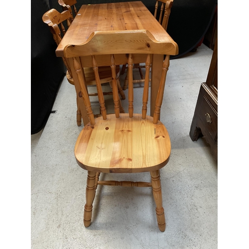 455 - MODERN PINE KITCHEN TABLE AND 4 MATCHING CHAIRS H 29