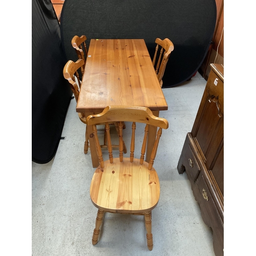 455 - MODERN PINE KITCHEN TABLE AND 4 MATCHING CHAIRS H 29