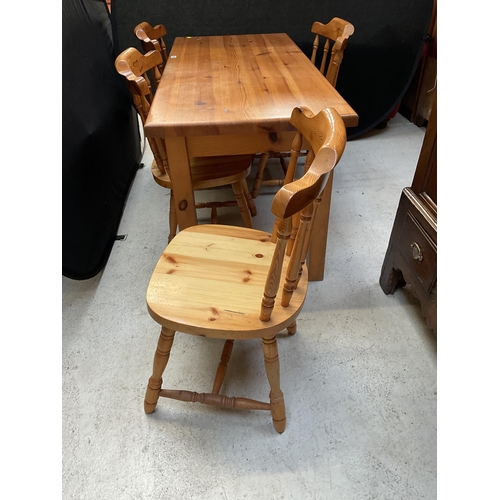 455 - MODERN PINE KITCHEN TABLE AND 4 MATCHING CHAIRS H 29