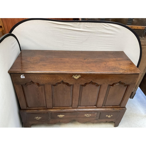 459 - GEORGIAN OAK MULE CHEST WITH 4 PANELS TO TOP AND 3 DRAWERS TO BASE H 42