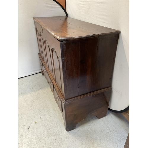 459 - GEORGIAN OAK MULE CHEST WITH 4 PANELS TO TOP AND 3 DRAWERS TO BASE H 42