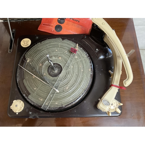 460 - VINTAGE EKCO 9 OCTAIRE RADIOGRAMME FITTED WITH A GARRARD DECK H 32