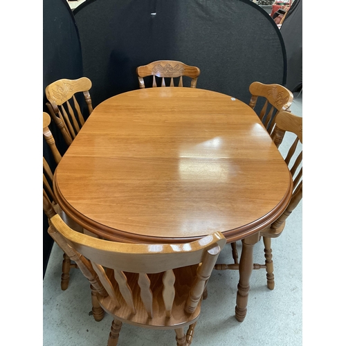 461 - BEECH EXTENDING DINING TABLE WITH  LEAF AND 6 MATCHING CHAIRS COMPLETE WITH  SEAT PADS H 30