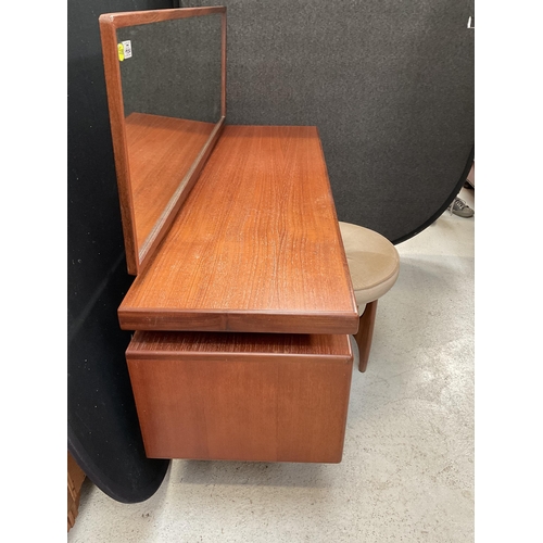 466 - VINTAGE TEAK DRESSING TABLE WITH SECRET JEWELLERY DRAWER TO TOP 4 DRAWERS TO BASE BADGED G PLAN  COM... 