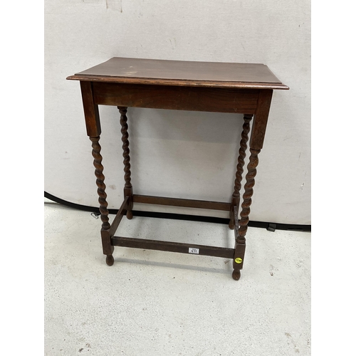 471 - VINTAGE OAK BARLEYTWIST WINDOW TABLE H 30