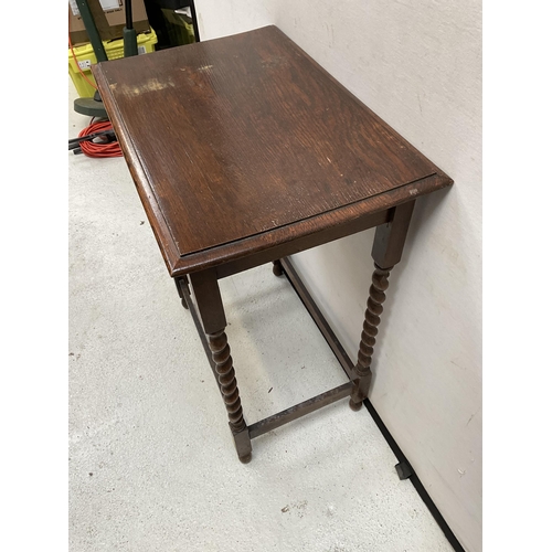 471 - VINTAGE OAK BARLEYTWIST WINDOW TABLE H 30