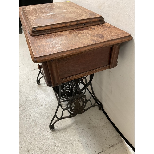 474 - VINTAGE SINGER TREADLE SEWING MACHINE TABLE H 31