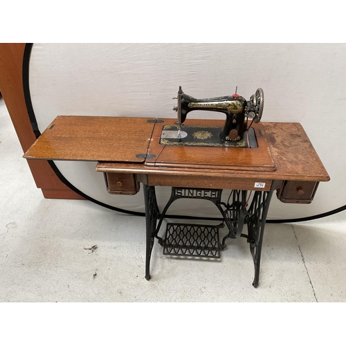 474 - VINTAGE SINGER TREADLE SEWING MACHINE TABLE H 31