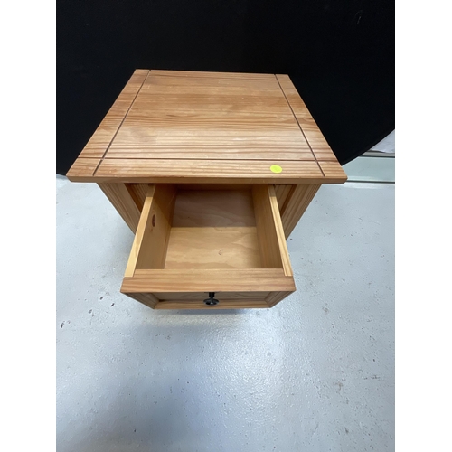 326 - MEXICAN PINE LAMP TABLE WITH DRAWER H 21