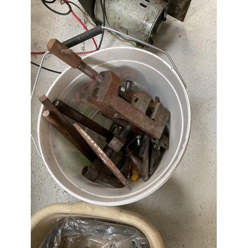 478 - QTY OF HARDWARE TOOLS CLAMPS ETC AND A ELECTRIC POWERED WINCH