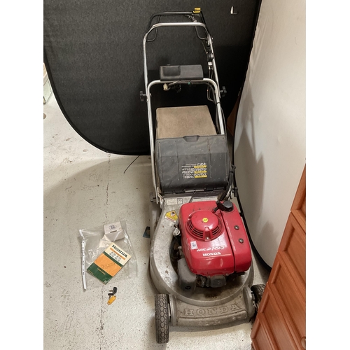 481 - HONDA HR-2160 SELF PROPELLED PETROL MOWER WITH ELECTRIC START COMPLETE WITH KEYS AND HANDBOOK