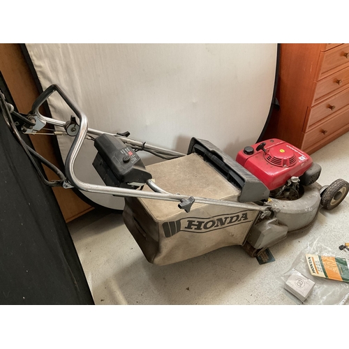 481 - HONDA HR-2160 SELF PROPELLED PETROL MOWER WITH ELECTRIC START COMPLETE WITH KEYS AND HANDBOOK