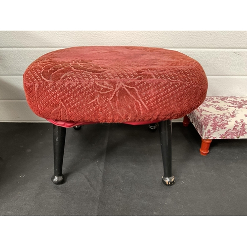 483 - REPRODUCTION MAHOGANY MAGAZINE RACK AND A 2 FOOTSTOOLS