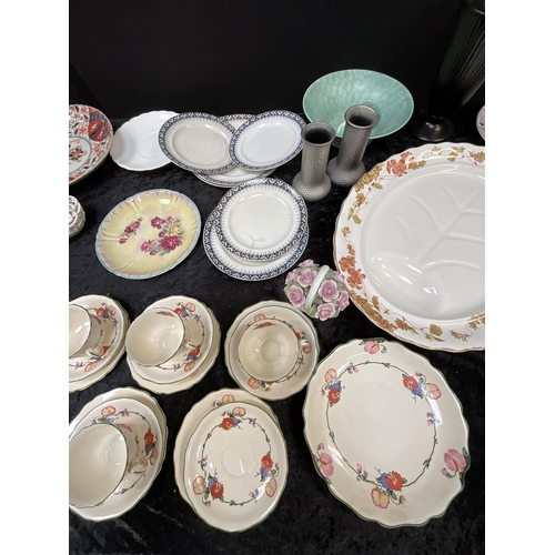 30 - 2 BOXES OF CHINA TO INCLUDE VICTORIAN GRADUATED JUGS