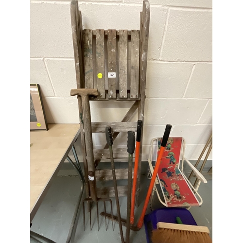 32 - QTY OF GARDEN TOOLS, STEP LADDER ETC