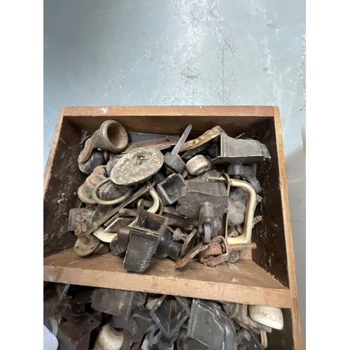 40 - WOODEN CRATE AND PLASTIC CRATE OF VICTORIAN AND LATER FURNITURE FITTINGS