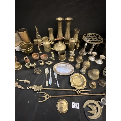 138 - BOX OF BRASSWARE