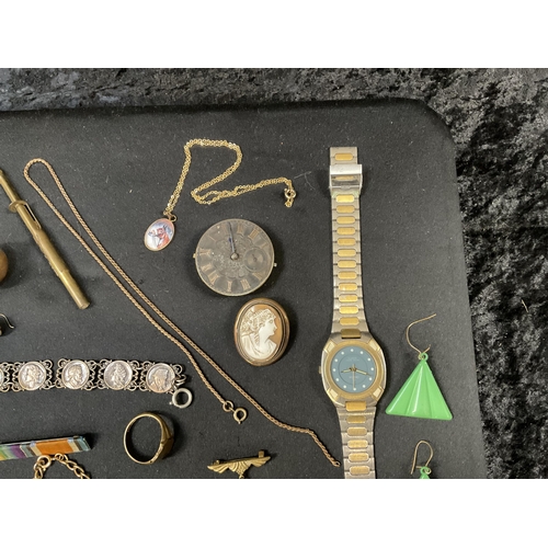 154 - SMALL BOX OF COLLECTABLES TO INCLUDE WATCH PARTS, BRACELET ETC