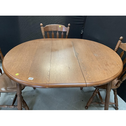 429 - DARK OAK EXTENDING KITCHEN TABLE AND 4 MATCHING CHAIRS H30