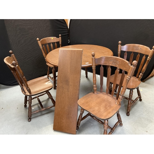 429 - DARK OAK EXTENDING KITCHEN TABLE AND 4 MATCHING CHAIRS H30