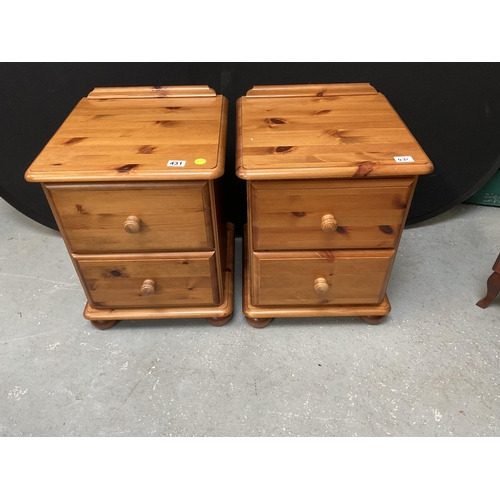 431 - PAIR OF MODERN PINE BEDSIDE CHESTS H22