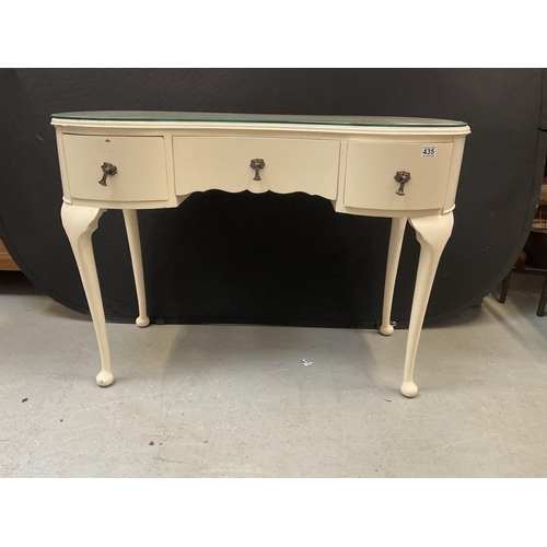 435 - WHITE PAINTED KIDNEY SHAPED DRESSING TABLE ON CABRIOLE LEGS WITH 3 DRAWERS H30