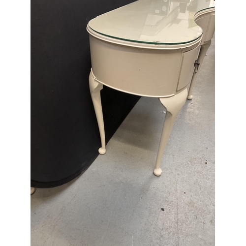 435 - WHITE PAINTED KIDNEY SHAPED DRESSING TABLE ON CABRIOLE LEGS WITH 3 DRAWERS H30